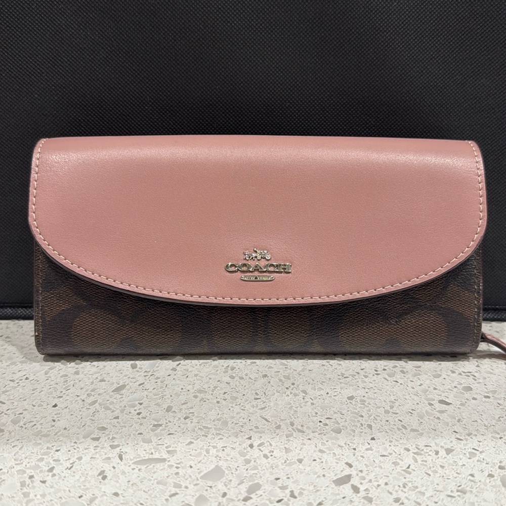 Coach Slim Envelope Wallet in Signature Canvas
#F54022
Good Condition